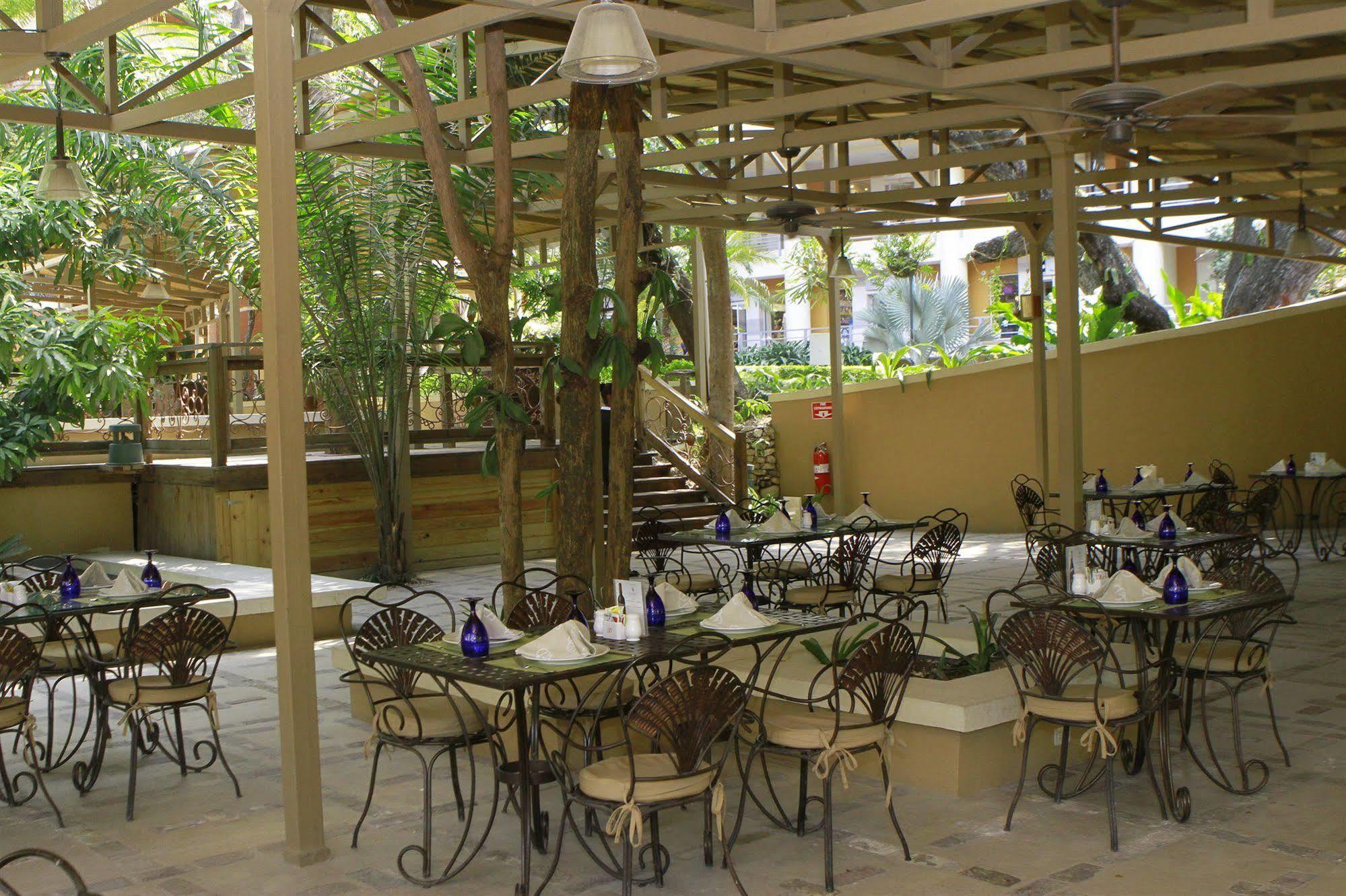 Hotel Royal Oasis Puerto Príncipe Exterior foto